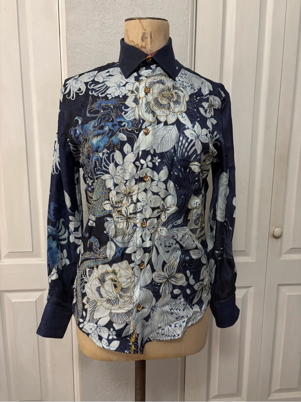 Robert Graham 100% Silk Breeze of Leibo Button down Size Small